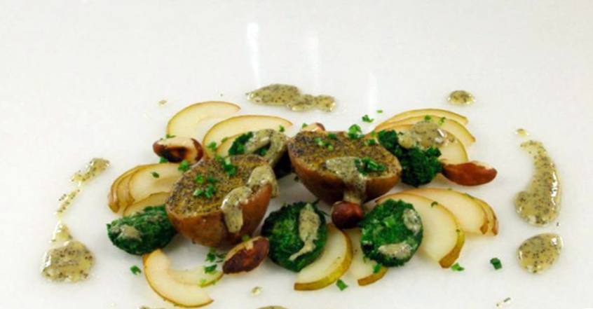 Рецепт Салат из картофеля, груш и орехов пекан шаг-1