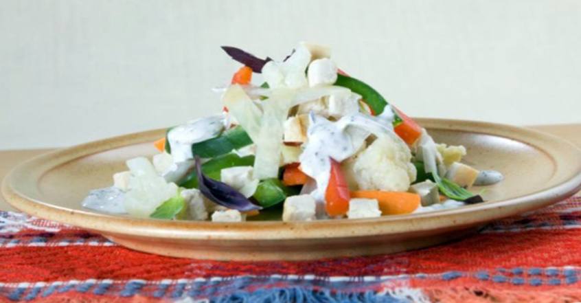 Рецепт Салат из курицы с овощами  шаг-4