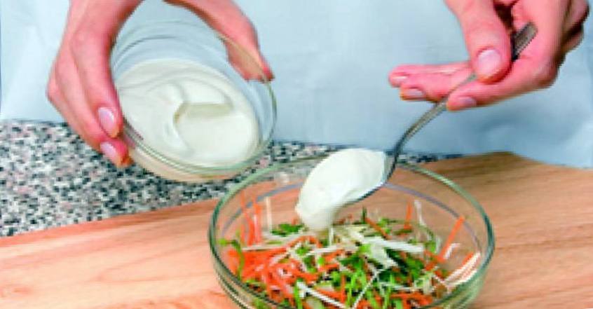 Рецепт Салат из овощей со сметаной шаг-1