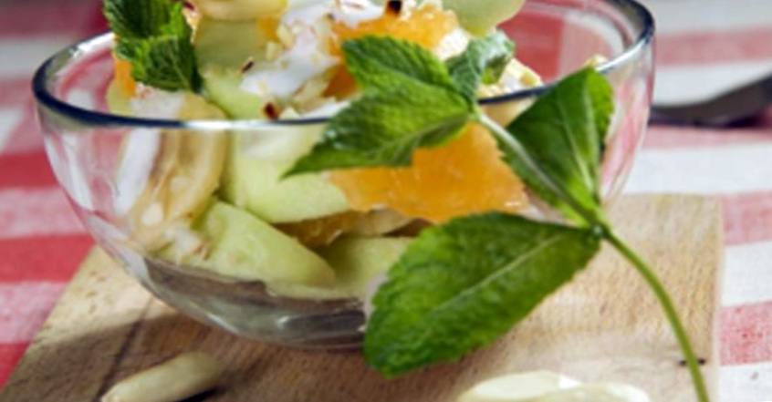 Рецепт Салат из яблок с мандаринами шаг-1