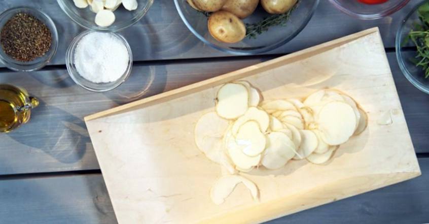 Рецепт Салат с хрустящим картофелем и моцареллой  шаг-2
