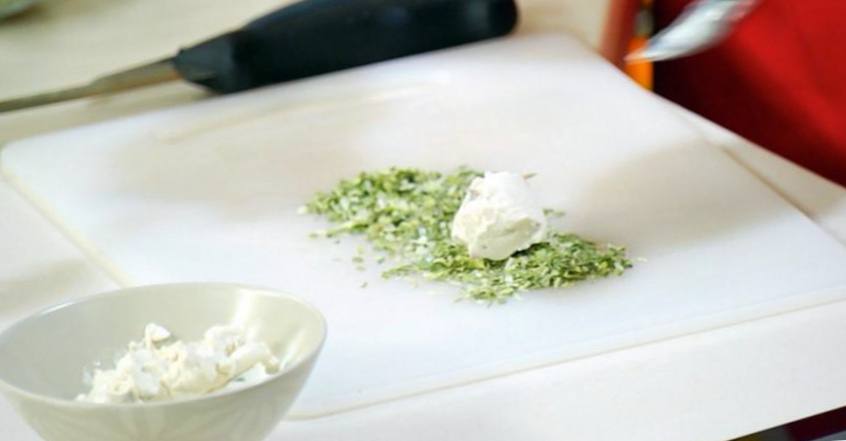 Рецепт Салат с клубникой и козьим сыром  шаг-2