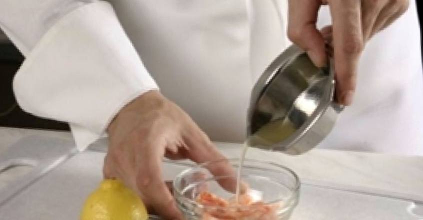 Рецепт Салат с креветками, дыней и цикорием  шаг-2