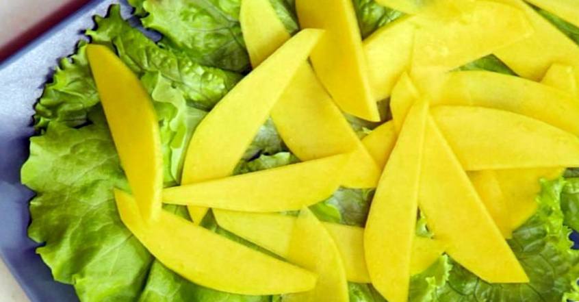 Рецепт Салат с манго и сыром «фета» шаг-1