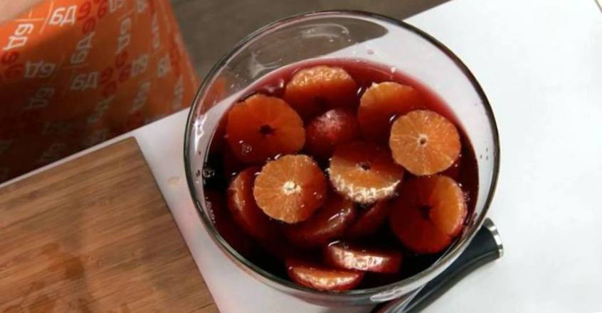 Рецепт Салат с маринованными мандаринами, жареной хурмой и вареньем из каштанов шаг-1