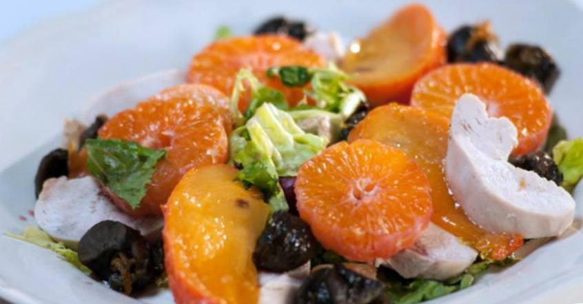 Рецепт Салат с маринованными мандаринами, жареной хурмой и вареньем из каштанов шаг-3
