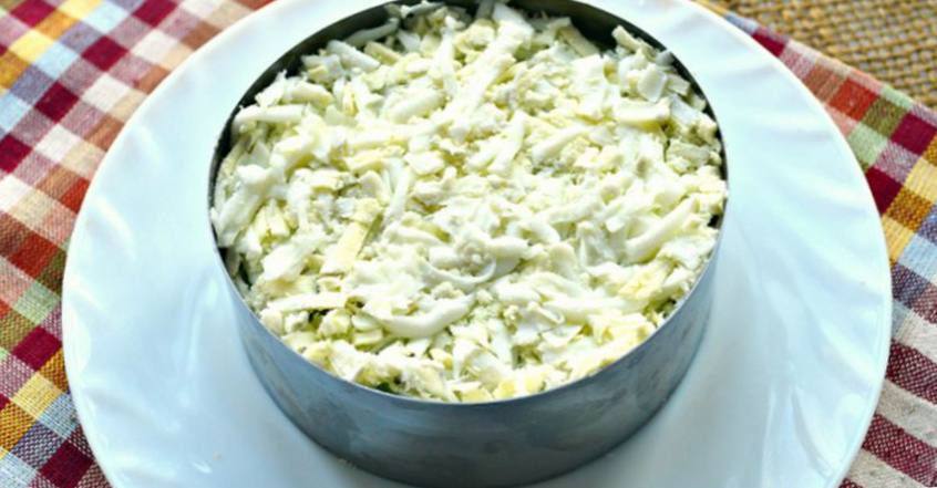 Рецепт Слоёный салат с кальмарами и картофелем  шаг-4