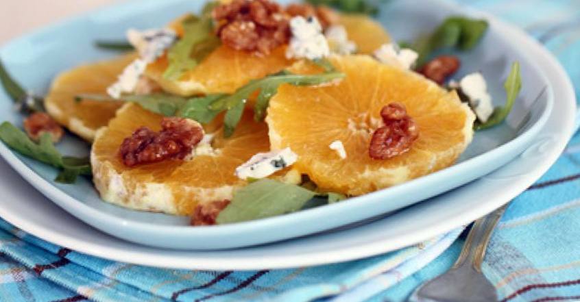 Рецепт Свежий салат с апельсинами, орехами и сыром шаг-1
