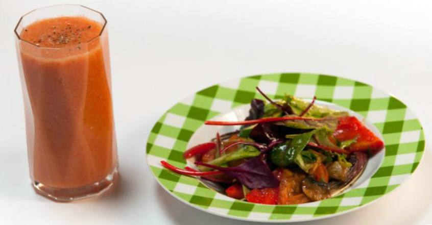 Рецепт Теплый овощной салат и томатный шейк шаг-5