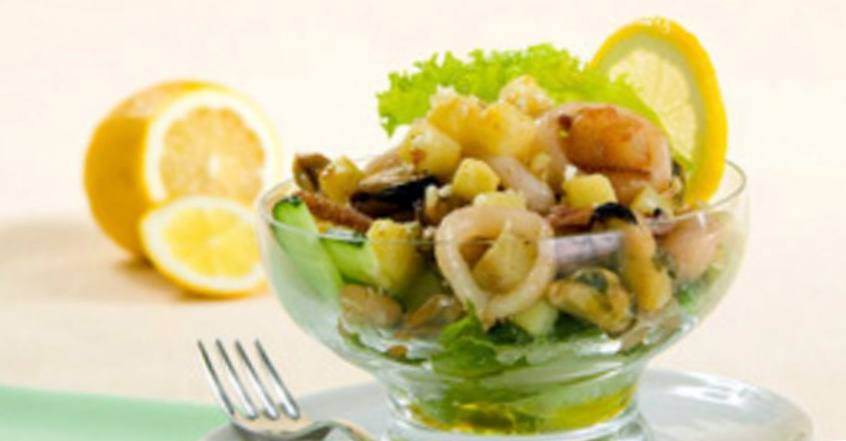 Рецепт Теплый салат из картофеля с морепродуктами шаг-1