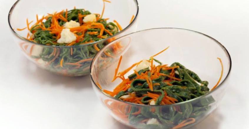 Рецепт Теплый салат из шпинатной пасты с овощами шаг-5