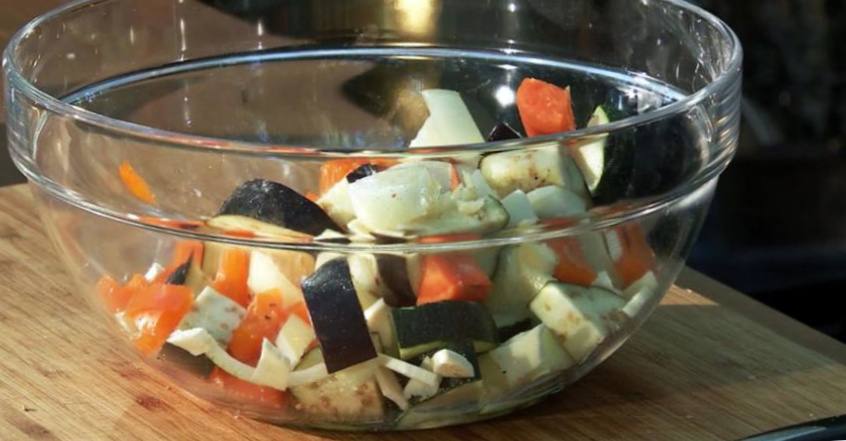Рецепт Теплый салат из утки с соусом из кваса шаг-1