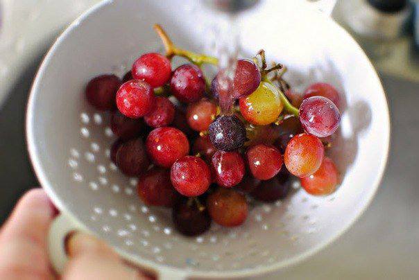 Рецепт Куриный салат с виноградом и орехами  шаг-2