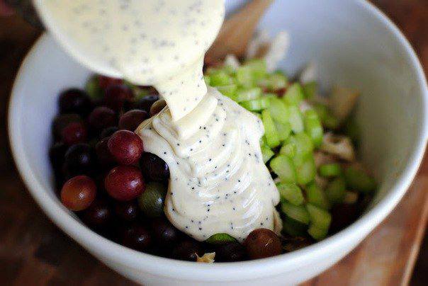Рецепт Куриный салат с виноградом и орехами шаг-6
