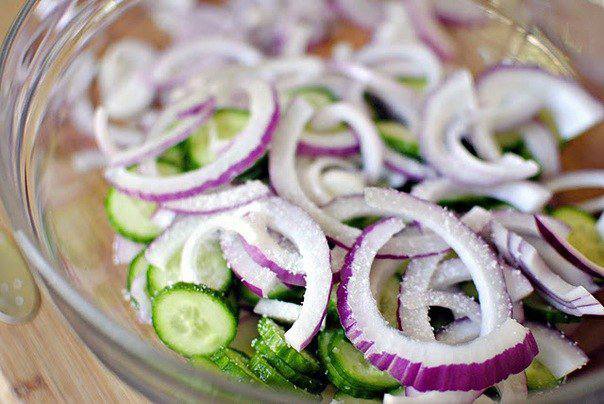 Рецепт Огуречный салат с соусом шаг-3