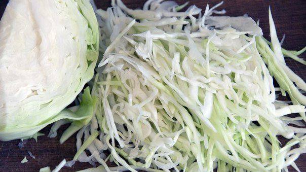 Рецепт Салат из капусты, яблок и имбиря шаг-1