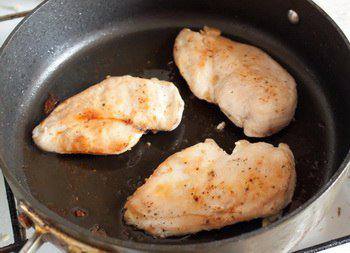 Рецепт Салат из курицы с фруктами шаг-1
