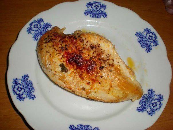 Рецепт Салат с куриным филе, черри и моцареллой шаг-1