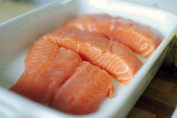 Рецепт Салат с лососем и апельсиновым соусом шаг-1