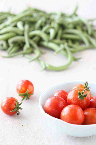 Рецепт Салат с помидорами и стручковой фасолью  шаг-2