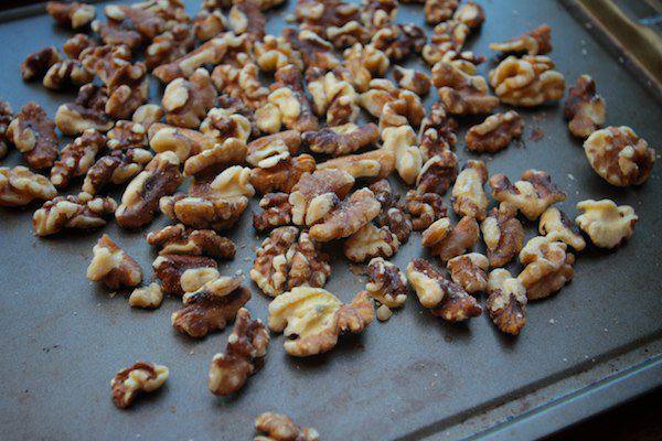 Рецепт Салат с сельдереем, орехами и пармезаном шаг-1