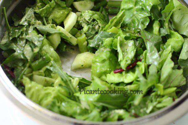 Рецепт Салат с зеленой спаржей и копченным лососем шаг-5