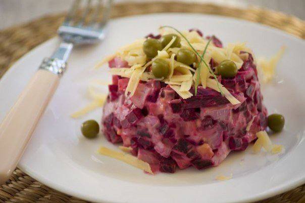 Рецепт Салат свекольный с сыром и яйцом Готовим Салаты Салат свекольный с сыром и яйцом