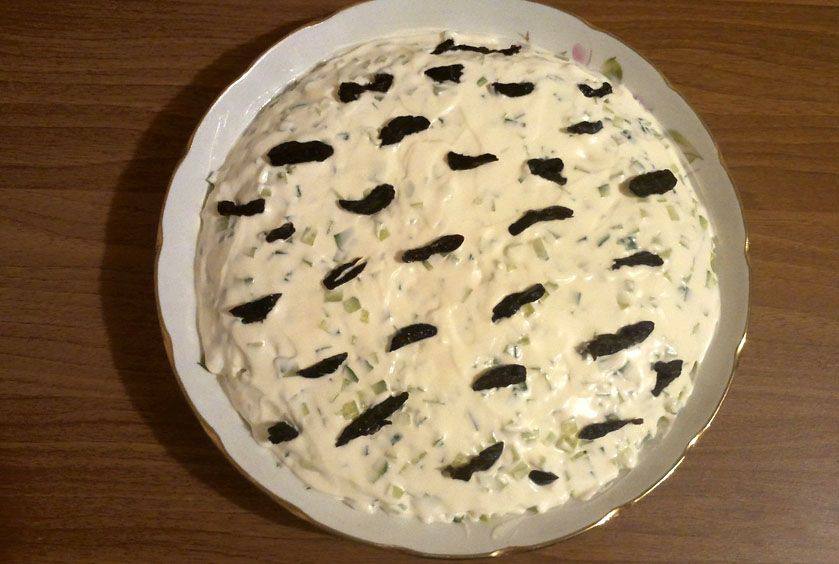 Салат белая береза с черносливом курицей и шампиньонами рецепт с фото пошагово в домашних условиях