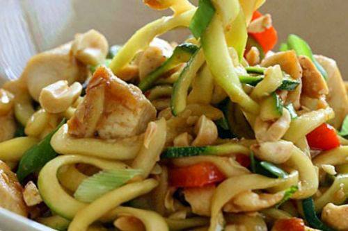 Рецепт Лапша из цуккини с курицей Готовим Салаты Лапша из цуккини с курицей