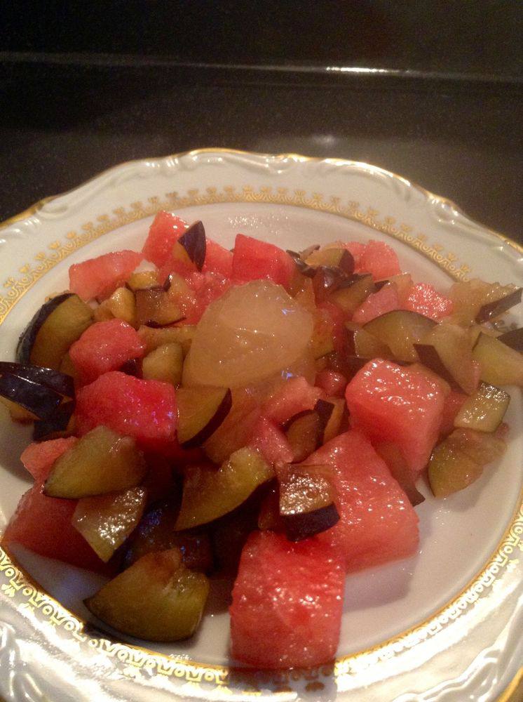 Рецепт Фруктовый салат с арбузом и сливами Готовим Салаты Фруктовый салат с арбузом и сливами