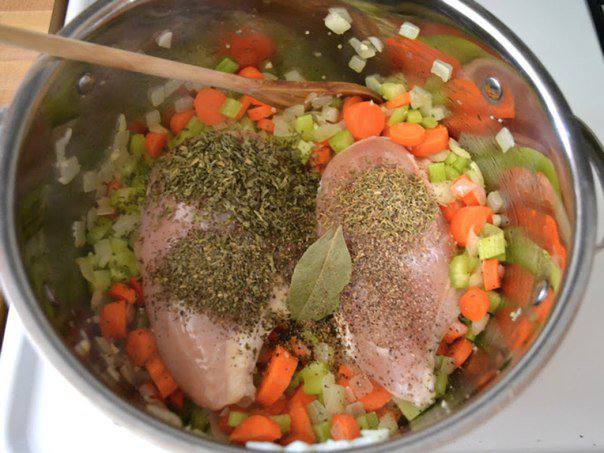 Рецепт Куриный суп с лапшой шаг-3