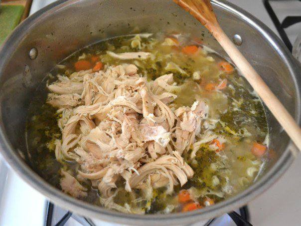 Рецепт Куриный суп с лапшой шаг-6