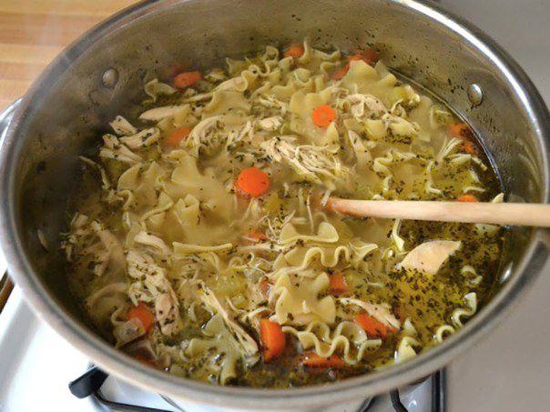 Рецепт Куриный суп с лапшой шаг-7