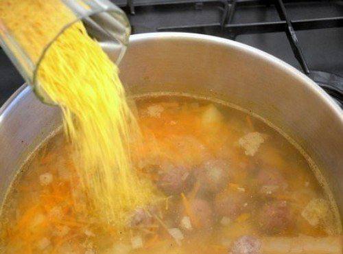 Рецепт Сытный суп с мясными фрикадельками шаг-7