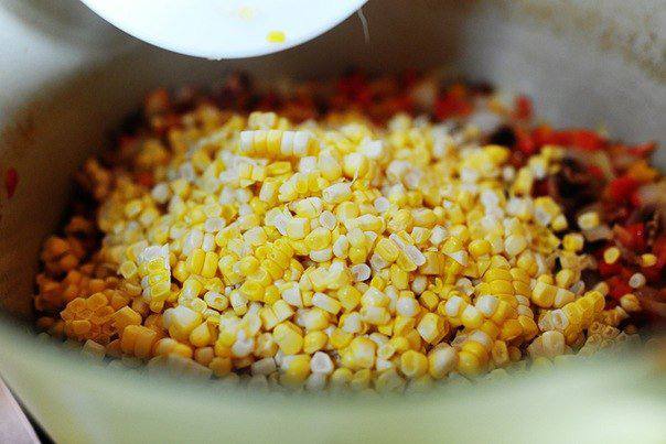 Рецепт Сливочная похлебка с кукурузой и сыром шаг-3