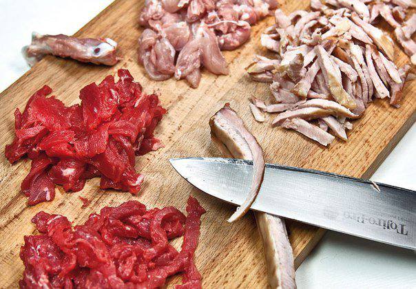Рецепт Солянка мясная на сковороде шаг-1