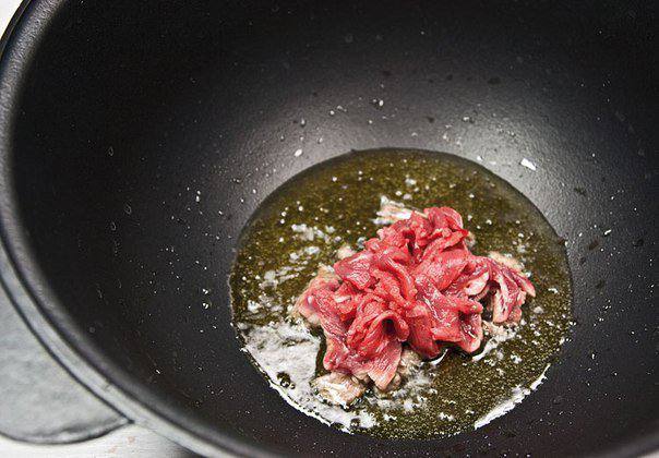 Рецепт Солянка мясная на сковороде шаг-3