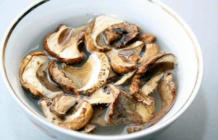 Рецепт Крем-суп из шампиньонов и белых грибов шаг-1
