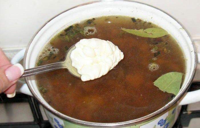 Рецепт Летний суп из лисичек с плавленым сыром шаг-6