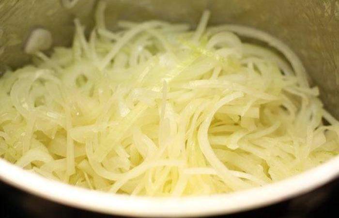 Рецепт Луковый суп в горшочках шаг-3
