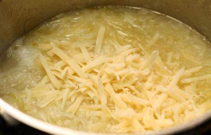 Рецепт Луковый суп в горшочках шаг-5
