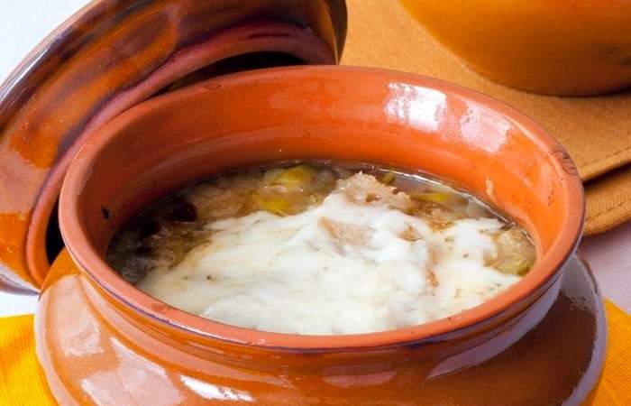 Рецепт Луковый суп в горшочке шаг-5