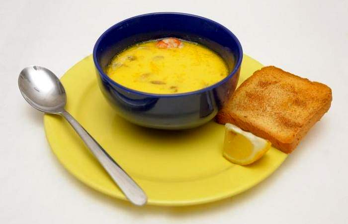 Рецепт Сырный суп с креветками и шампиньонами в мультиварке шаг-7