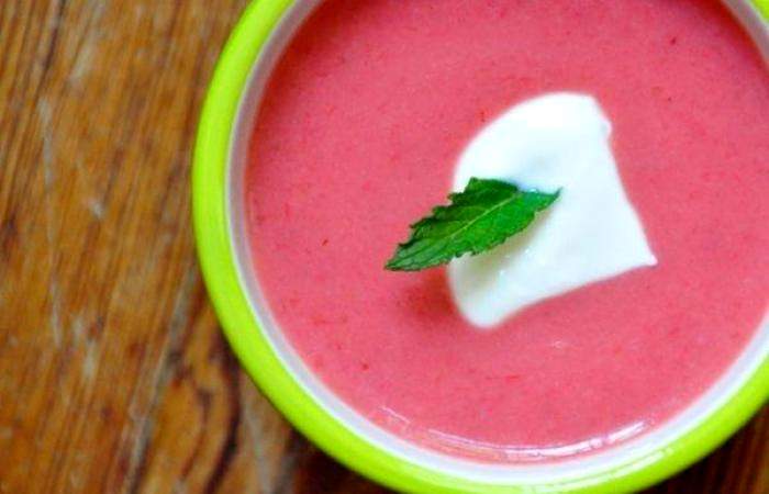 Рецепт Сладкий клубничный суп с ревенем  шаг-4