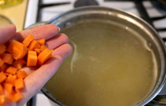 Рецепт Суп из квашеной капусты на косточке шаг-7