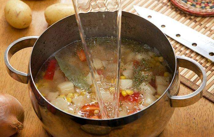 Рецепт Суп из овощей с креветками и плавленым сыром  шаг-4