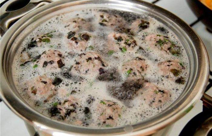 Рецепт Суп из телячьего хвоста с фрикадельками и лапшой шаг-11