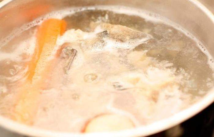 Рецепт Суп с рыбными клецками шаг-1