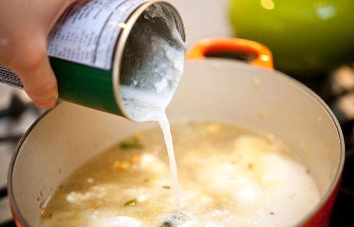 Рецепт Тайский суп на основе кокосового молока и креветок шаг-9