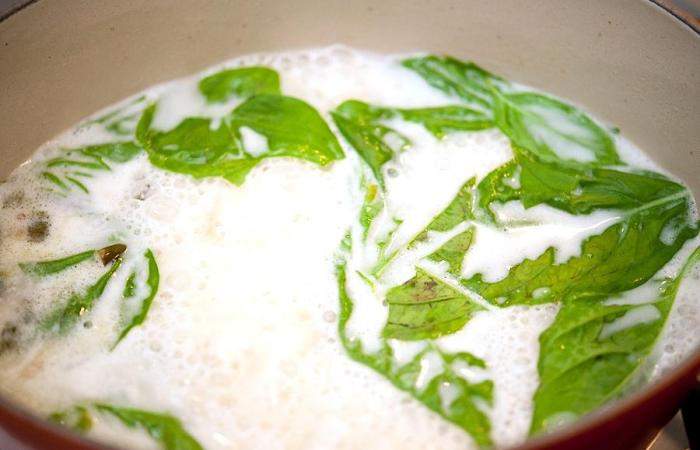 Рецепт Тайский суп на основе кокосового молока и креветок шаг-11